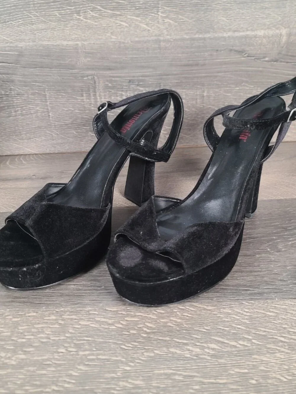Demonia Black Velvet Dolly 09 Pumps Size 16M